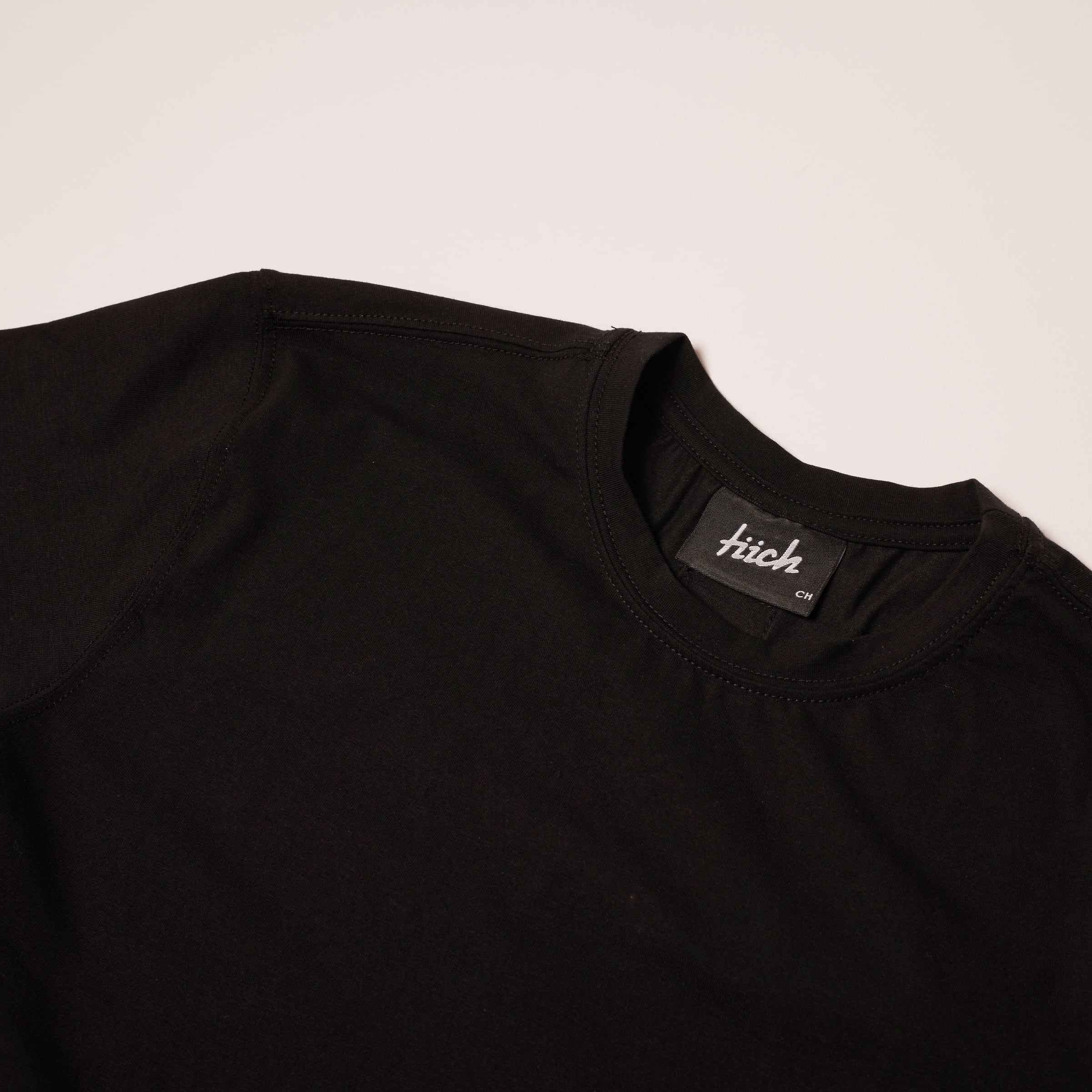 Dile Adiós al Encogimiento y las Malas Tallas: Cómo Tiich Reinventó la Playera Perfecta
